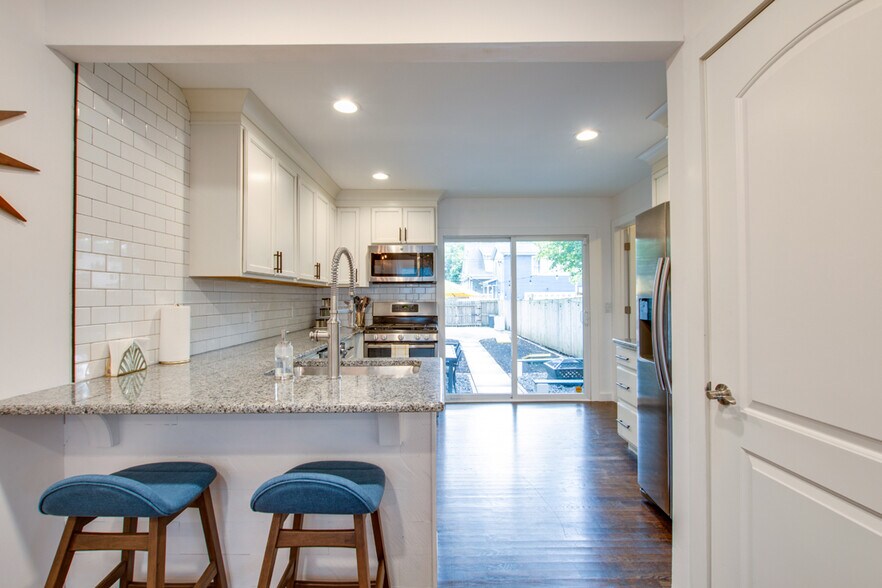 Open concept Kitchen - 723 Joseph Ave