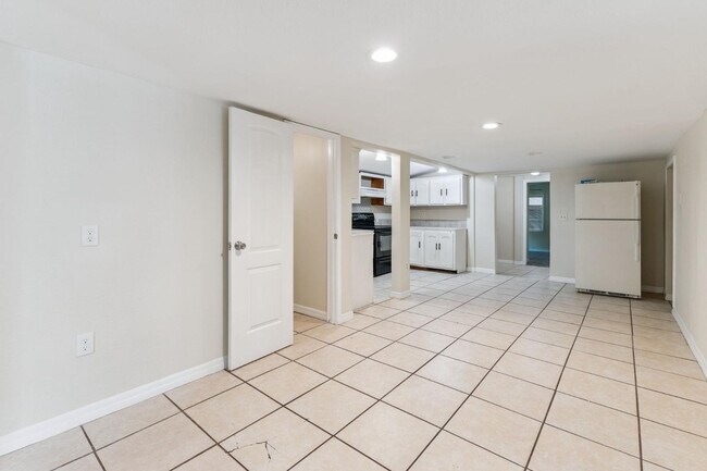 Building Photo - 38341 Palm Grove Dr