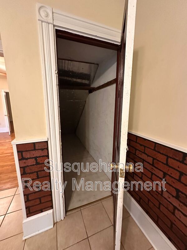 Building Photo - 342 N Mulberry St