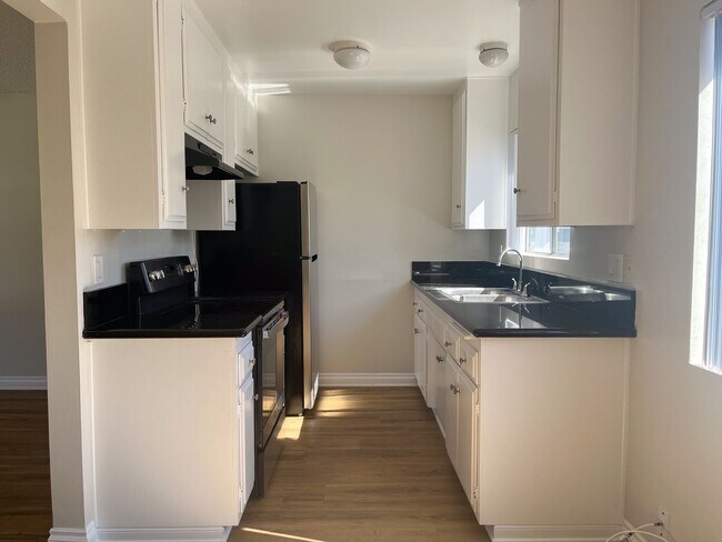 Interior Photo - 372 Freeman Ave