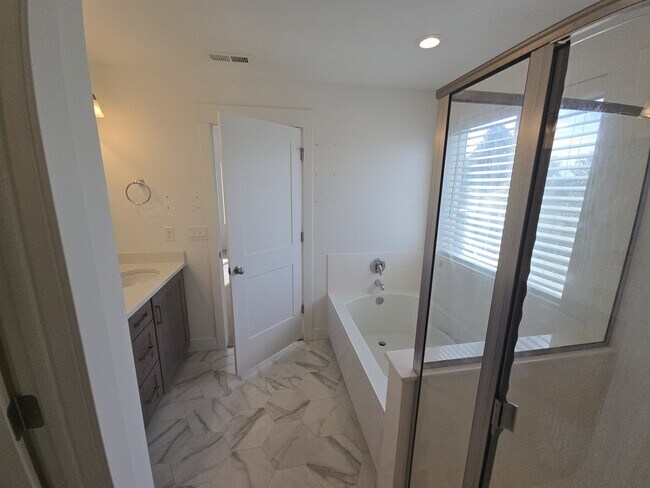 Building Photo - 754 E 950 N