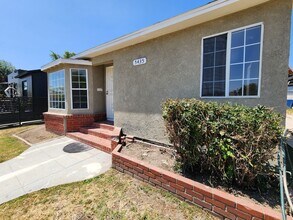 Building Photo - Charming 3 Bedroom / 2 Bathroom Home with ...