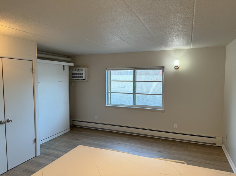 Building Photo - 542 W Doty St