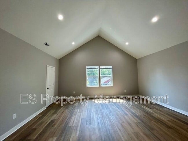 Building Photo - 321 N Kealing Ave
