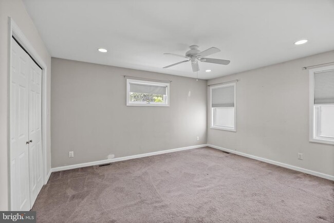 Building Photo - 109 Avaleen Pl