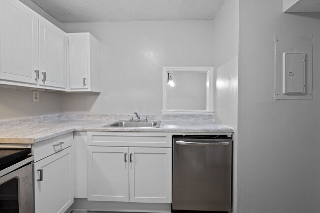 Building Photo - 500 Umstead Dr