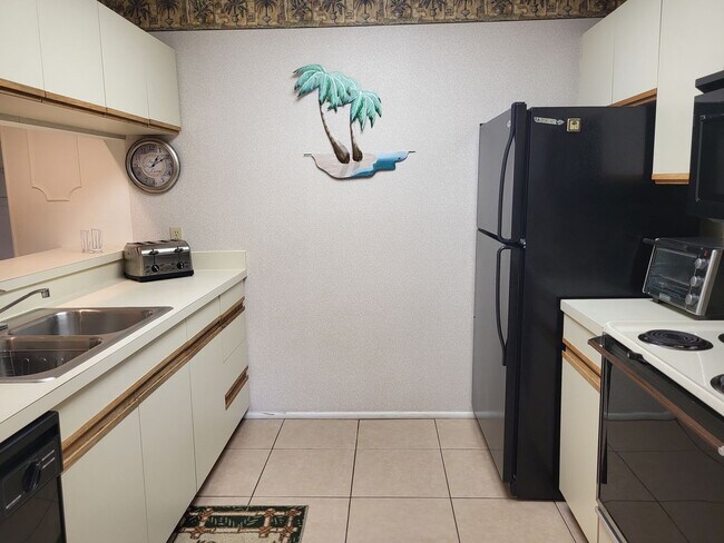 Building Photo - Welcome to Vista Plantations! An Independent Living Community for the over 55 crowd!