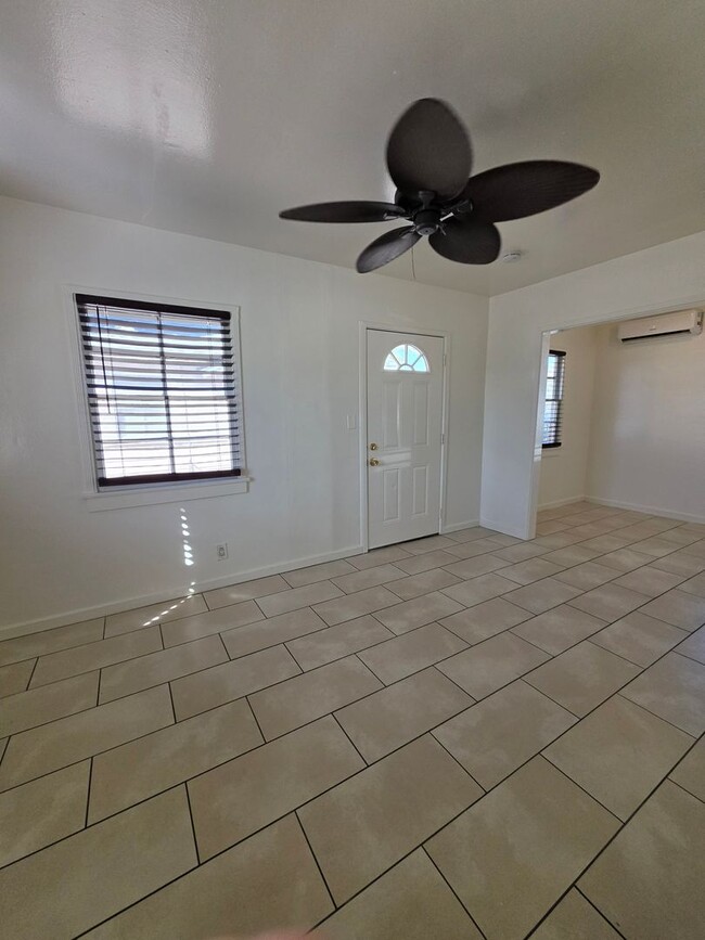 Building Photo - 1+ 1 Bed 1 Bath Cottage in San Jacinto $1425.00