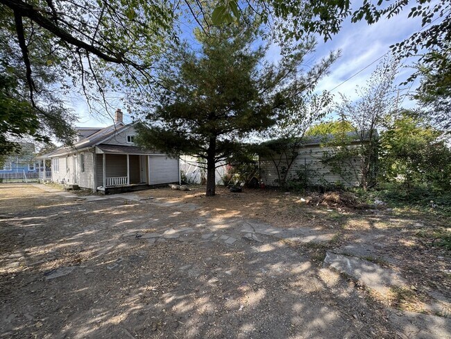 Building Photo - 3233 W 50th St