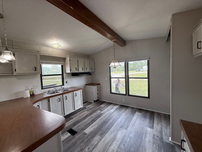 Building Photo - Welcome Home!! 2/2 Newly Renovated Mobile ...