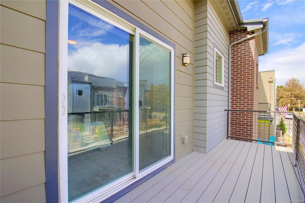 large balcony off the master bedroom - 2061 W 67th Pl