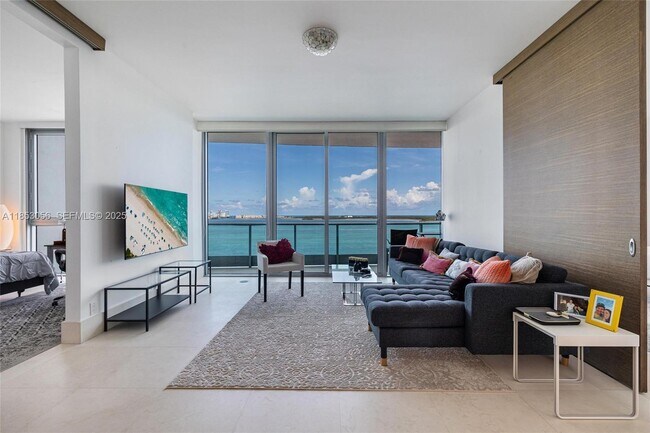 Building Photo - 1331 Brickell Bay Dr