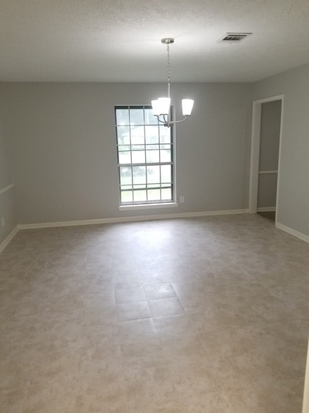 Building Photo - 3911 Brightwood Dr