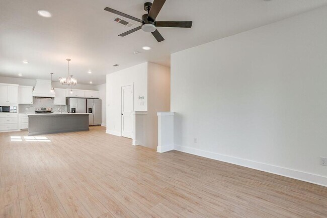 Building Photo - 2333 Benbrook Blvd