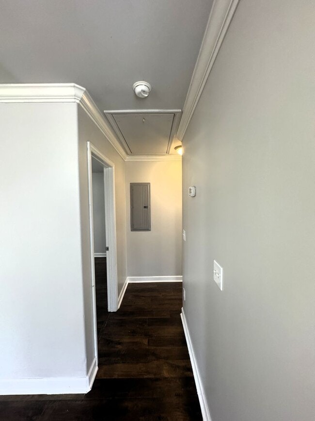 Building Photo - 127 Hedge Ln