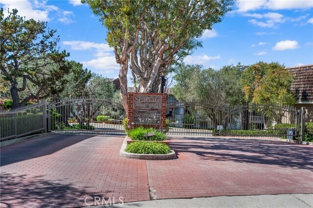 Building Photo - 6542 Ocean Crest Dr