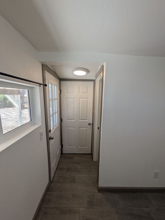 Building Photo - Cozy 1-Bed Home – Fenced Yard, Washer Hook...