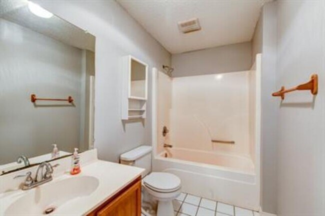 Building Photo - 2815 7th Ave