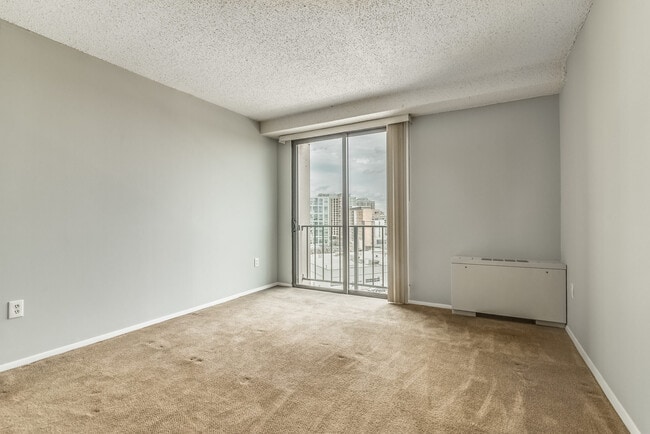 Building Photo - 4141 Henderson Rd