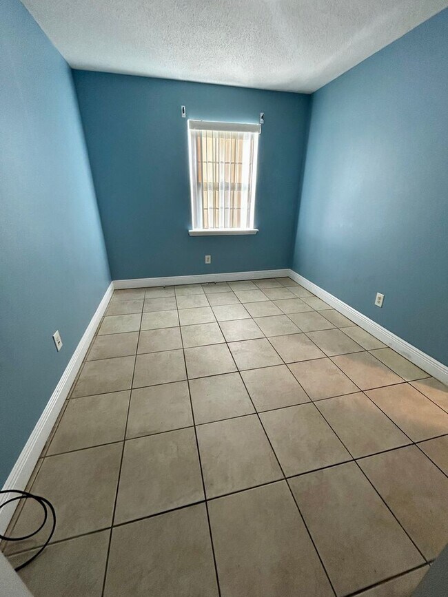 Building Photo - 6321 Lenawee St