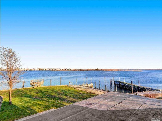 Building Photo - 3395 Bay Front Pl