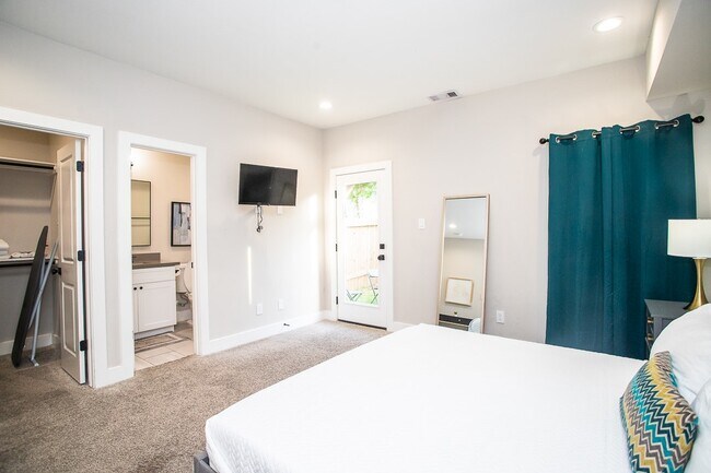 Building Photo - 1915 Kolfahl St