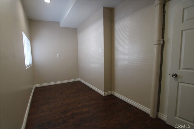 Building Photo - 3447 4th St