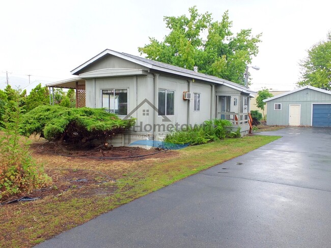 Building Photo - Cozy 2 Bed 1 Bath Home w/Garage & Indoor S...