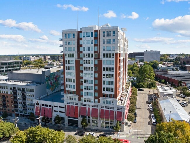 Building Photo - 400 W North St