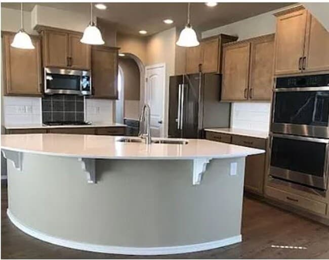 Building Photo - Living by the Lake! 3 bed, 2.5 bath, 3 car!!