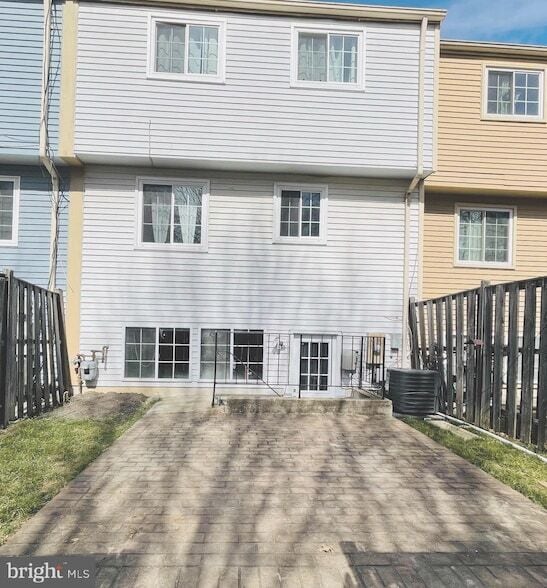 Building Photo - 5314 Larochelle Dr