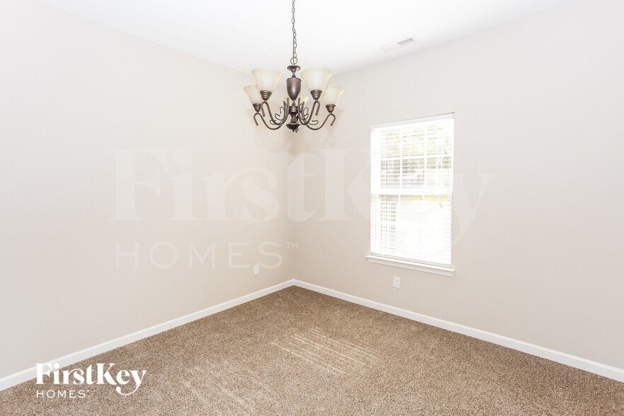 Building Photo - 2250 Laurens Dr