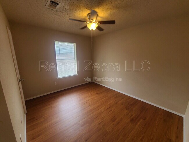 Building Photo - 7605 Misty Ridge Dr N