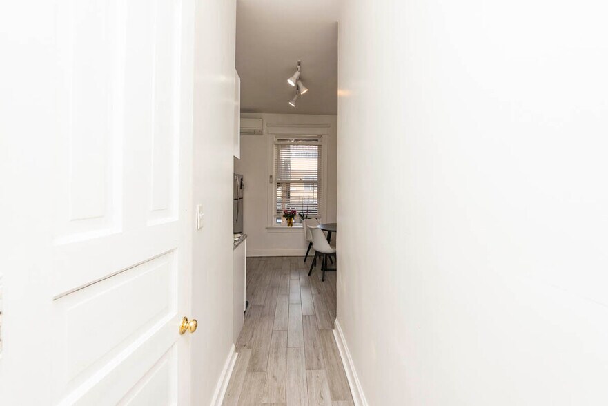 Building Photo - 1722 N Mohawk St