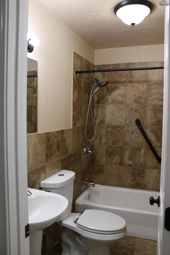 Building Photo - 4305 Randel Dr