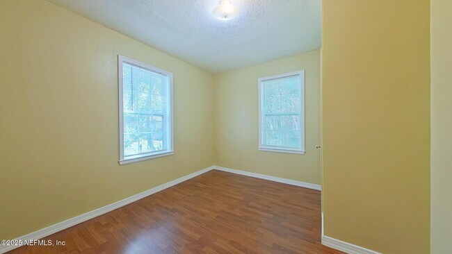 Building Photo - 1162 Lake Forest Blvd
