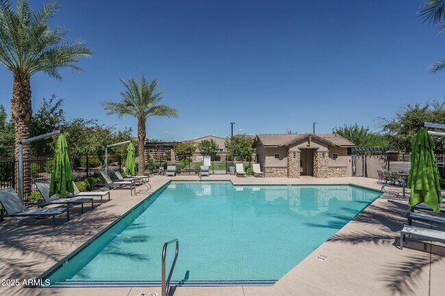 Building Photo - 14084 W Desert Flower Dr