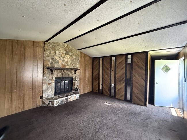 Building Photo - 441 Willow Run Rd