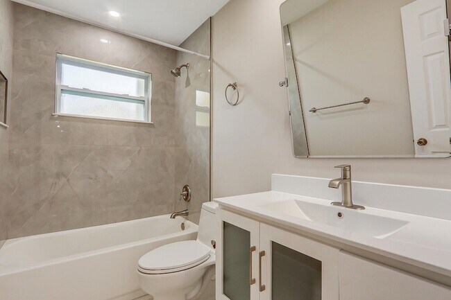 Building Photo - 732 Pelican Way