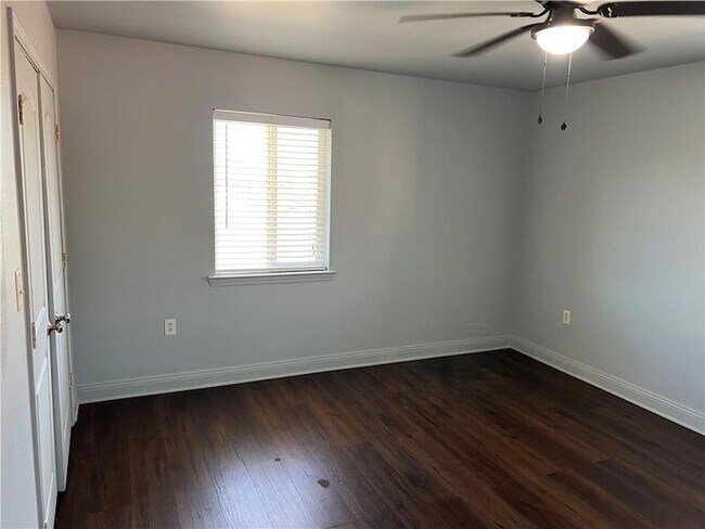 Building Photo - 3209 Golden Dr