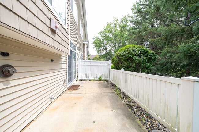 Building Photo - 17870 Cobblestone Way