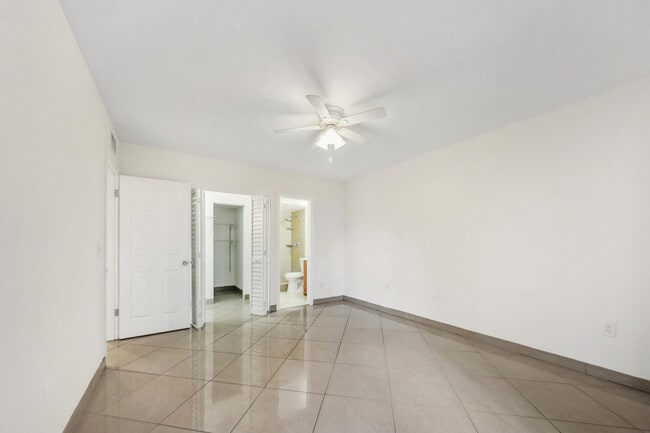 Building Photo - 2878 Donnelly Dr