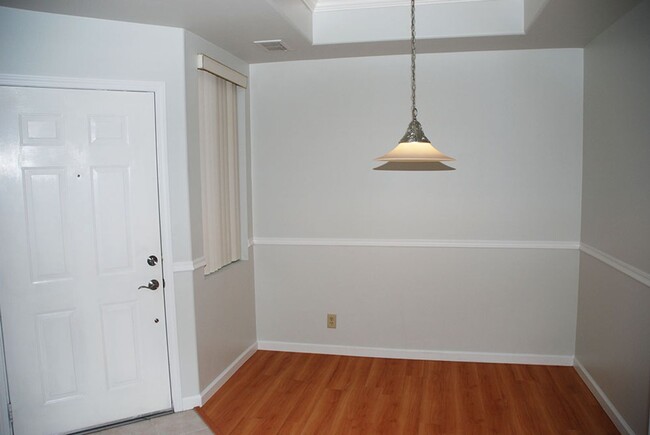 Building Photo - 1 bedroom townhouse in Tanamera