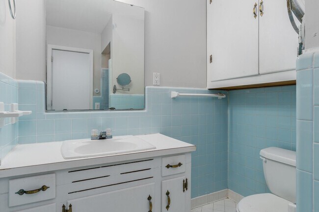 Building Photo - Charming ranch - style home in an unbeatab...