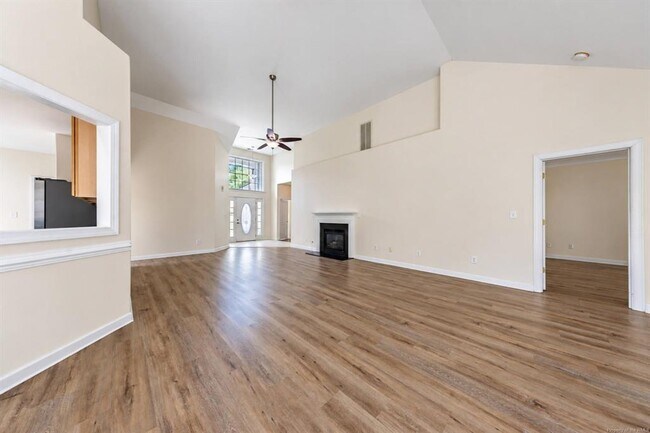 Building Photo - 5169 Queen Bishop Ln