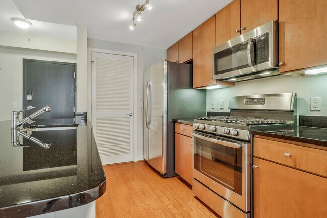 Building Photo - 1117 10th St NW