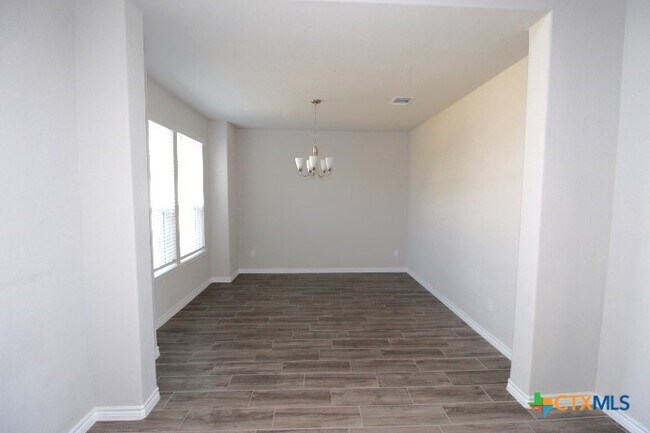 Building Photo - 6307 Verde Dr