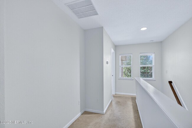 Building Photo - 3880 Buckthorne Dr