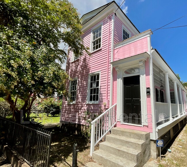Primary Photo - 104 Nassau St