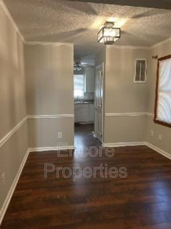 Building Photo - 6555 English Oaks Dr